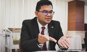 Akmal nasrullah mohd nasir (tengah) sah dipilih sebagai ketua angkatan muda keadilan yang baharu. Malaysiakini Akmal Returns Fire Cites Azmin S Absenteeism Recalcitrance