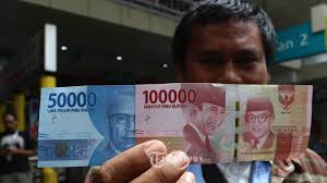 Biasanya uang seratus ribu ditukar dengan uang pecahan lima ribuan, tapi nilainya jadi berkurang, misalnya cuma jadi 95 ribu. Mengapa Masih Banyak Uang Rupiah Lusuh Yang Beredar Di Masyarakat Tribunnews Com Mobile