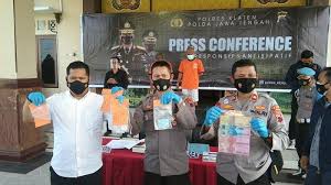 9 gambar polri terbaik polisi lambang negara dan adobe illustrator. Https Jogja Tribunnews Com 2021 04 15 Inilah Naskah Pegon Tertua Di Jawa Buatan 1347 Masehi Saat Majapahit Masih Jaya Https Cdn 2 Tstatic Net Jogja Foto Bank Images Inilah Naskah Pegon Tertua Di Jawa Buatan 1347 Masehi Saat Majapahit Masih Jaya