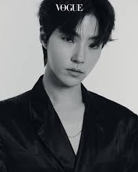 The latest on fashion, beauty, celebrity style, entertainment, teen issues, videos and more from teenvogue magazine on teenvogue.com. Cha Eun Woo Moon Ga Young Hwang In Yeop Talk About Becoming Their True Beauty Characters In Vogue Allkpop