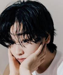 Model rambut bergelombang ala pria korea seringkali membuat wanita meleleh, gak percaya? Tren Model Rambut Wanita Korea Tahun 2021