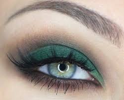 Emerald Green Beautiful And Perfect For A Mehndi Green Eyeshadow Look Makeup For Green Eyes Green Smokey Eye