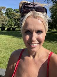 Amanda Hillary Mazzoni , ESQ