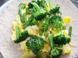 A la hora de prepararlo, se aconseja lavar el brócoli antes de consumirlo con agua fría directamente en el grifo y no sumergirlo, ya que esto puede hacer que pierda parte de sus nutrientes. Receta De Brocoli Con Huevo Unareceta Com