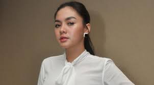 Maybe you would like to learn more about one of these? Ngaku Patah Hati Vicky Shu Potong Pendek Rambutnya Entertainment Fimela Com
