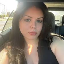 Anyone know what is this? The little crack 👀🥹😱