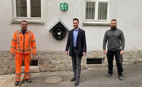 Si tratta di un codice standardizzato a. Neuer Defibrillator Fur Gochsheim Im Mittelpunkt Des Ortsteils Weyer Lokale Nachrichten Aus Stadt Und Landkreis Schweinfurt