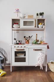 Ikea Kinderkuche Pimpen Eine Kleine Anleitung Mini Stil Anleitung Eine Ikea In 2020 Ikea Kinderkuche Ikea Kinderkuche Gepimpt Ikea Spielkuche
