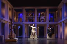 Komöödia "Hiilgav!" esietendub 25. oktoobril Vanemuise teatri suures majas. Lavastaja Sander Pukk (Kuressaare Teater) Kunstnik Annika Lindemann Osades: Merle Jääger, Hannes Kaljujärv, Külliki Saldre, Ragne Pekarev, Karol Kuntsel, Marika Barabanštšikova ...