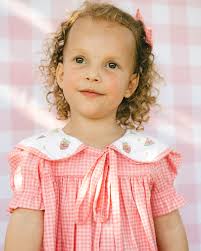 Já que é dia de #tbt , vamos para mais uma curiosidade sobre a festinha da  Anne? ✓CURIOSIDADE #2: O vestido. Nos outros dois aniversários da Anne,  tivemos vestidos únicos e feitos