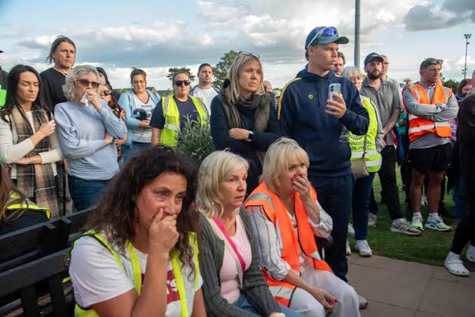 Community pays tribute after body found in Noah Woods search - Yahoo News UK