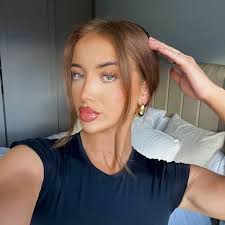 Beth Holmes (@beth_holmessss) • Instagram photos and videos