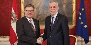 Seit 2018 führt er die amtierende tiroler landesregierung platter iii an. Gunther Platter Als Tiroler Landeshauptmann Angelobt Bundesprasident