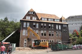 Das haus bethanien ist als ehemaliges mutterhaus der diakonissen eng mit der geschichte des diakoniewerks verwoben und blickt auf eine bewegte und erfüllte vergangenheit zurück. Waldbreitbacher Franziskanerinnen Haus Bethanien Auf Dem Klosterberg Wird Abgerissen