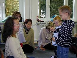Musikgarten is the only program that offers 12 curricula for newborns through group instrumental instruction. Musikgarten 18 Monate Bis 4 Jahre