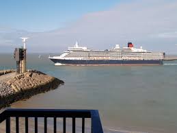 Queen Elizabeth Cunard Lines Leaving Port Of Zeebrugge Cruise Port Cunard Line Cruise