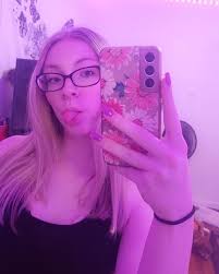 Hi!! My name is Kara Hull. Im from Kettering OH and i am 100% committed to  OU. I love shopping, going out with friends, staying in and chilling, and  music. Im planning