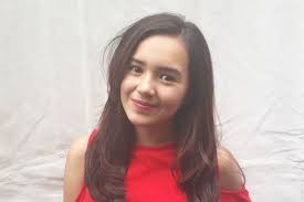 Untuk judul yang sama, lihat bawang merah bawang putih (sinetron 2004). Beby Tsabina Dan Merah Sama Sama Judes