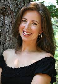 Amy Delatte's Instagram, Twitter & Facebook