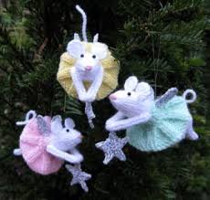 In fact, you can access the free downloadable pattern for these adorable little mice. 35 Knitted Mice Ideas Knitted Toys Knitting Knitted Animals