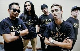 Menurut awal detik tersebut merupakan memori yang paling tidak dapat dilupakannya. Lirik Lagu I Love You I Miss You Ukays Iluminasi