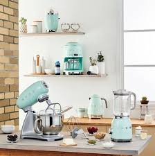 Smeg Italia Su Instagram Un Esplosione Di Creativita In Cucina Grazie Ai Piccoli Elettrodomestici Smeg Filter Coffee Machine Dining Table In Kitchen Smeg