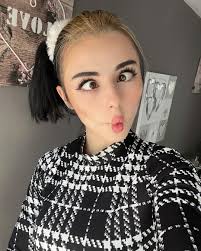 Muatori's intense gaze - a burning desire on EPORNER