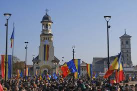 Aproximativ 4.000 de militari şi specialişti din ministerul apărării naţionale, ministerul afacerilor interne, serviciul român de informaţii și administrația națională a penitenciarelor, din care 500 militari din peste 20 de țări aliate sau partenere. 1 Decembrie 2018 Ziua NaÈ›ionalÄƒ ParadÄƒ È™i Protest De Centenarul Marii Uniri Digi24