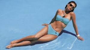 Beaucoup de femmes pensent que, plus on couvre la fesse, plus on couvre la jambe, plus les femmes qui ont des hanches larges vont avoir tendance à vouloir les camoufler, sous des tailles hautes, sous des shorties avec des larges côtés. Comment Entretenir Et Laver Son Maillot De Bain 10 Choses A Savoir Femme Actuelle Le Mag