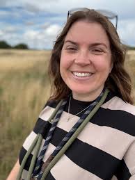 No place I'd rather be than in the English countryside ☀️ Beach, forest,  fields. Give me them all! Grateful that I can move between them throughout  my weeks. . . . #country #