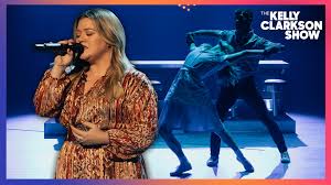 Kelly Clarkson Covers 'She Used To Be Mine' From 'Waitress'