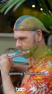 Só alegria 🇧🇷 Interpretação da música Sorrindo Pra Vida @pestana.reinaldo  pelos amigos do Ecos Latinos de New Orleans no @artesesc 🤘 Apresentação no  @artesesc com a harpista americana Patrice Fisher @neworleansjazzharp  @artesescflamengo (