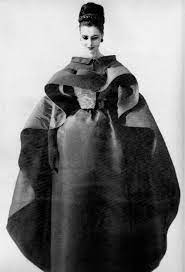 avvenimento affascinante Apertamente cristòbal balenciaga Scrutinio  Prestigio orario