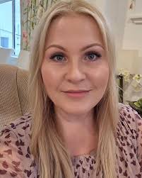 My beautiful cousin @majikren Renée Corcoran getting some much needed R&R  from her nana (YES NANA) duties!! 🥰🥰 EYE NUTRITION THAT VISIBLY IMPROVES  ELASTICITY, PUFFINESS, DARK CIRCLES, FINE LINES AND WRINKLES  https://www.skiniqnz.co.nz/products/fresh-eyes