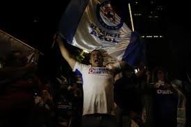 Twitter @werevertumorro werever agradece a los jugadores. La Jornada Aficionados De Cruz Azul Celebran En El Angel De La Independencia