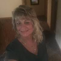 Robyn Marlow's Instagram, Twitter & Facebook