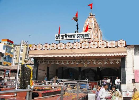 शनैश्वर देवस्थानच्या दानपात्रात ४९ लाखांचे दान; १७ ग्रॅम सोने, ४८२ ग्रॅम चांदीही अर्पण