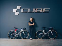 Duffy opts for sram components throughout, with no customisation. Cube Verpflichtet Lucy Charles Barclay