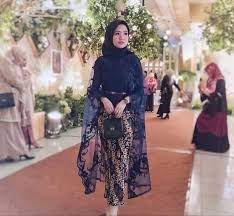 .adalah baju dress batik campuran brokat ini dapat anda gunakan untuk acara lamaran pernikahan anda. 15 Inspirasi Kebaya Lamaran Muslim Yang Bisa Kamu Tiru Updated 2020 Bukareview