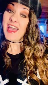 Diane Lillard's Instagram, Twitter & Facebook