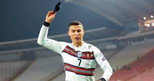 كريستيانو رونالدو يلعب الكرة مع طفل من أصحاب الهمم في دبي. Bzlvcdsna Cl M