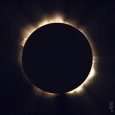 Short Article On The First Total Solar Eclipse In 99 Years Gif On The Eclipse O Connor Brendan First Total Solar Eclipse Solar Eclipse Sun Gif Eclipses Art