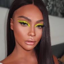 12 Creative Makeup Looks You Need To Try Society19 Artistry Makeup Creative Makeup Creative Makeup Looks