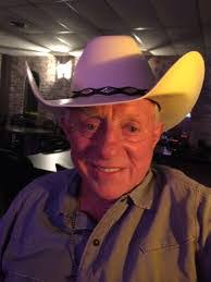 Dee Wilson's Instagram, Twitter & Facebook