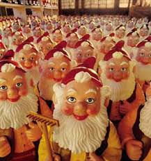 They Re Coming For Us Nain De Jardin Figurine Jardins