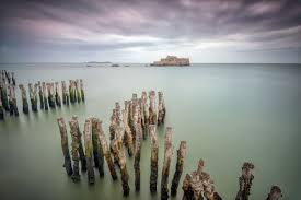 Saint Malo Et Les Brise Lames La Cote Est Magnifique De Cancale A La Cite Corsaire Ponctuee Par La Pointe Du Grouin Et L A Saint Malo Cancale Ille Et Vilaine