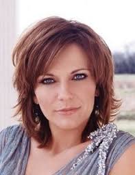 Pin By Laura Wessel On Hair Pinterest Martina Mcbride Hairstyles Medium Hair Styles Hairstyle