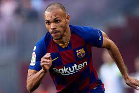 Martin braithwaite (martin braithwaite christensen, born 5 june 1991) is a danish footballer who plays as a striker for spanish club fc barcelona, and the denmark national team. Ù…Ø§Ø±ØªÙ† Ø¨Ø±Ø§ÙŠØ«ÙˆØ§ÙŠØª ÙŠØ­Ø³Ù… Ù‚Ø±Ø§Ø± Ø§Ø³ØªÙ…Ø±Ø§Ø±Ù‡ Ù…Ø¹ Ø¨Ø±Ø´Ù„ÙˆÙ†Ø© ÙˆØ§ØªØ³ ÙƒÙˆØ±Ø©