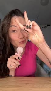 Madrugar no es lo mío pero mejor me voy acostumbrando 😴 , Tinted SPF  tono10 @tower28beauty , Cejas @anastasiabeverlyhills , Mascara @glossier ,  Hair Oil @olucosmetics , Lippie: @summerfridays , ., ., ...