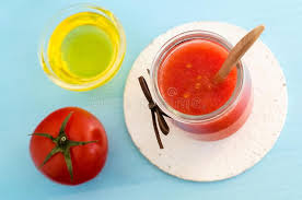 Puree De Tomate Dans Un Pot Et Une Huile D Olive En Verre Pour Preparer Le Masque Fait Maison De Visage Et De Cheveux Ingredients Image Stock Image Du Ingredients Puree 110285063